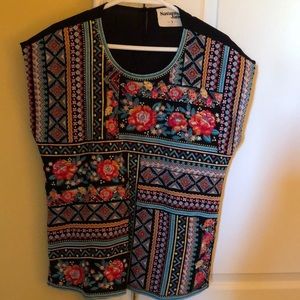 Embroidered short sleeve top